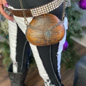 Beautiful resin tiger print shoulder bag